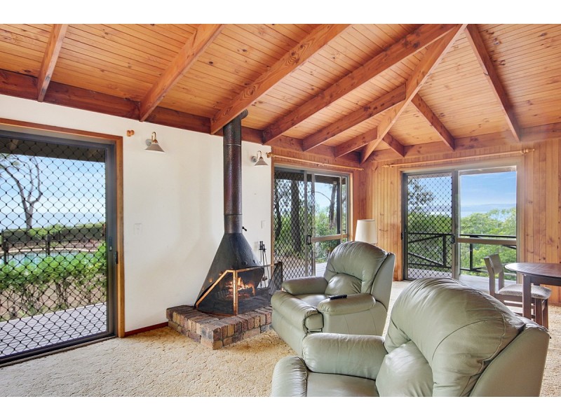 25 Blue Bay Crescent, Macleay Island QLD 4184