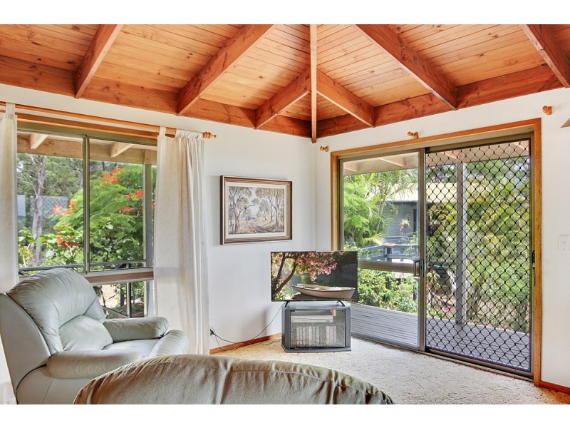 25 Blue Bay Crescent, Macleay Island QLD 4184