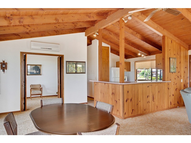 25 Blue Bay Crescent, Macleay Island QLD 4184