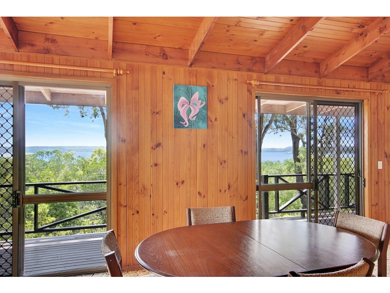 25 Blue Bay Crescent, Macleay Island QLD 4184