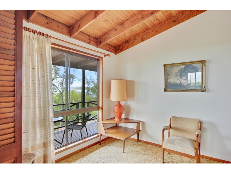 25 Blue Bay Crescent, Macleay Island QLD 4184