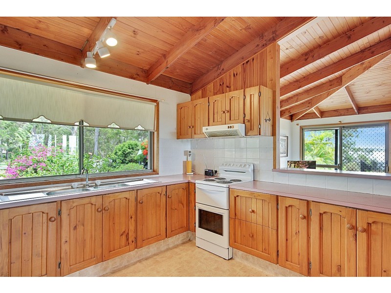 25 Blue Bay Crescent, Macleay Island QLD 4184