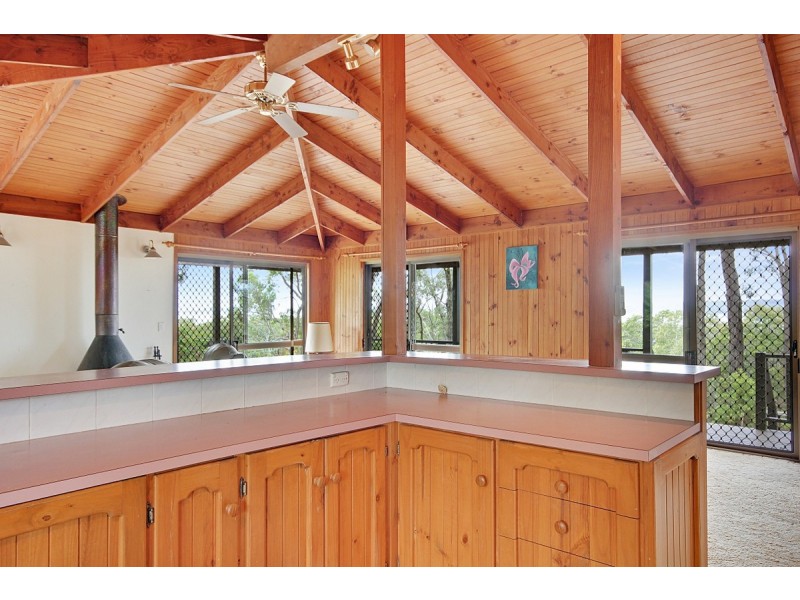 25 Blue Bay Crescent, Macleay Island QLD 4184