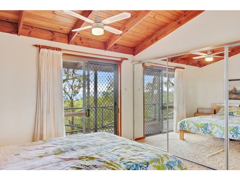 25 Blue Bay Crescent, Macleay Island QLD 4184