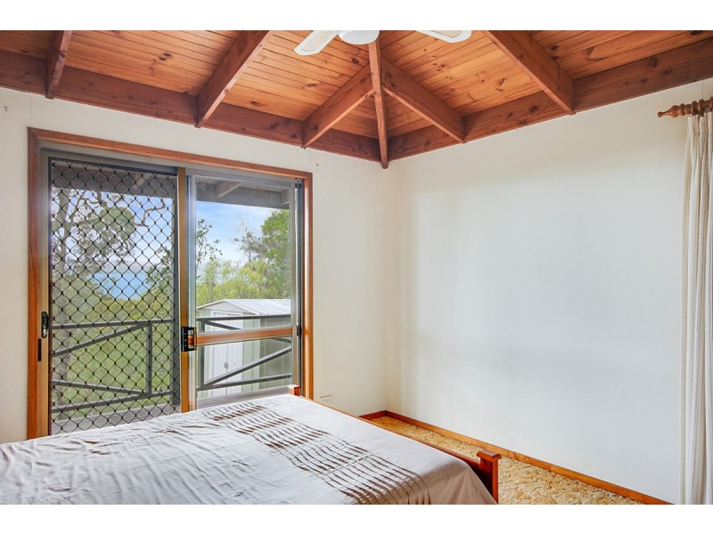 25 Blue Bay Crescent, Macleay Island QLD 4184