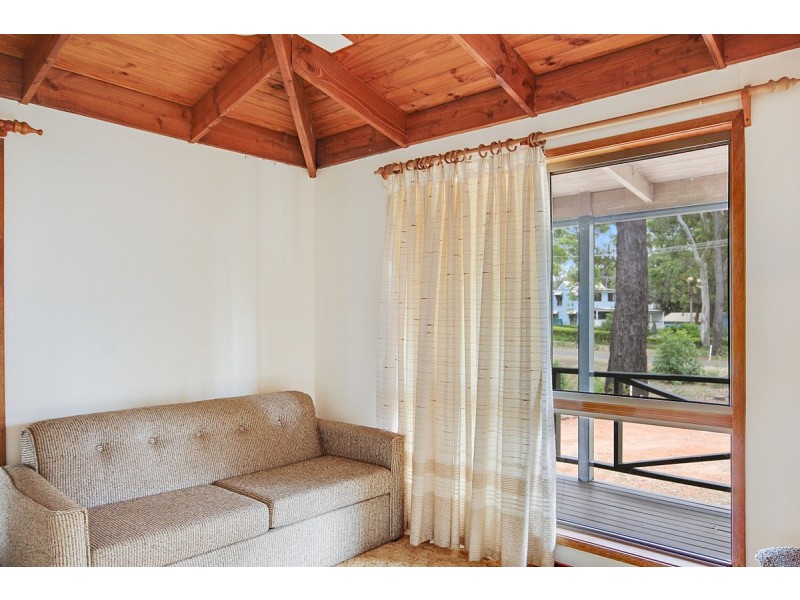 25 Blue Bay Crescent, Macleay Island QLD 4184
