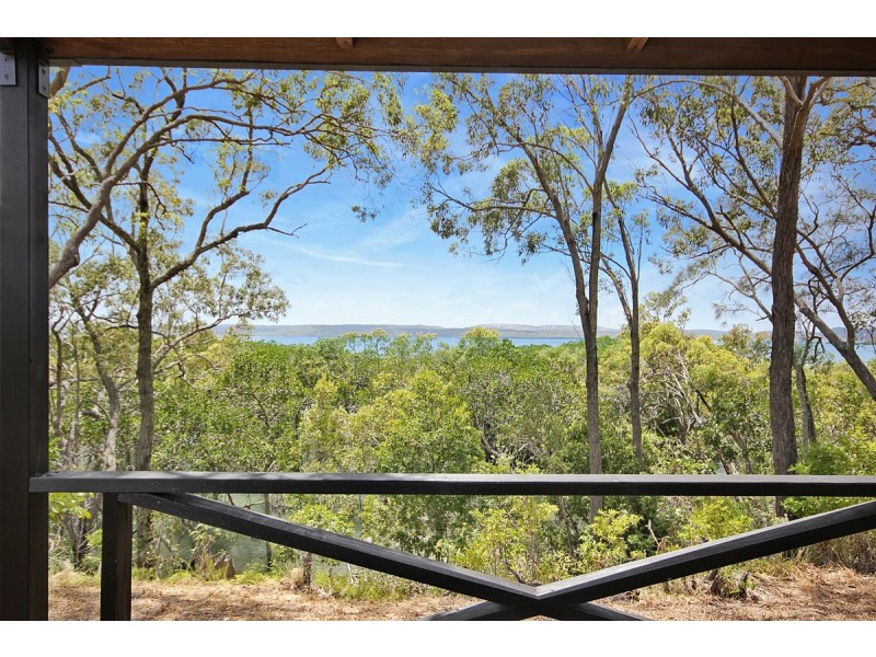 25 Blue Bay Crescent, Macleay Island QLD 4184