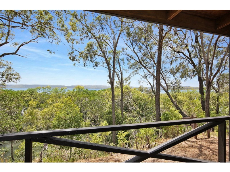 25 Blue Bay Crescent, Macleay Island QLD 4184