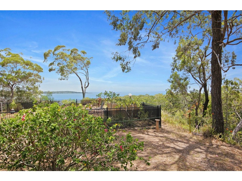 25 Blue Bay Crescent, Macleay Island QLD 4184