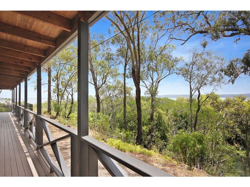 25 Blue Bay Crescent, Macleay Island QLD 4184