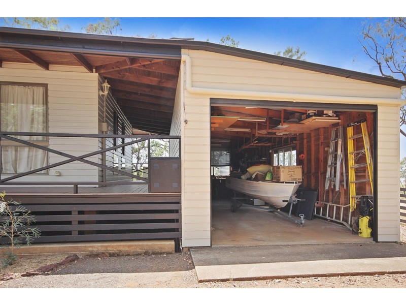 25 Blue Bay Crescent, Macleay Island QLD 4184