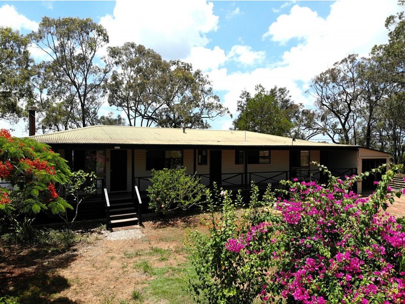 25 Blue Bay Crescent, Macleay Island QLD 4184