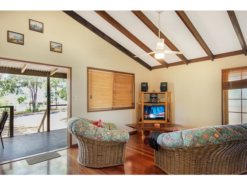 38 Lucas Drive, Lamb Island QLD 4184