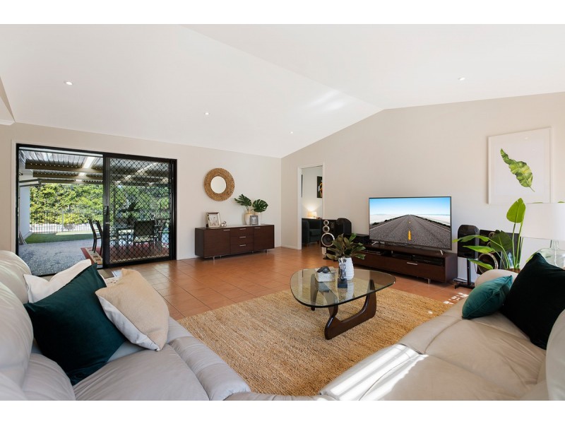 5 Pavetta Court, Redland Bay QLD 4165