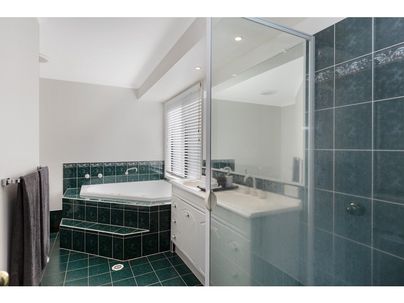 5 Pavetta Court, Redland Bay QLD 4165