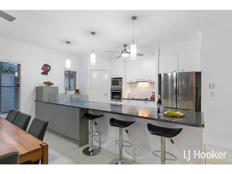 6 Irwin Place, Redland Bay QLD 4165