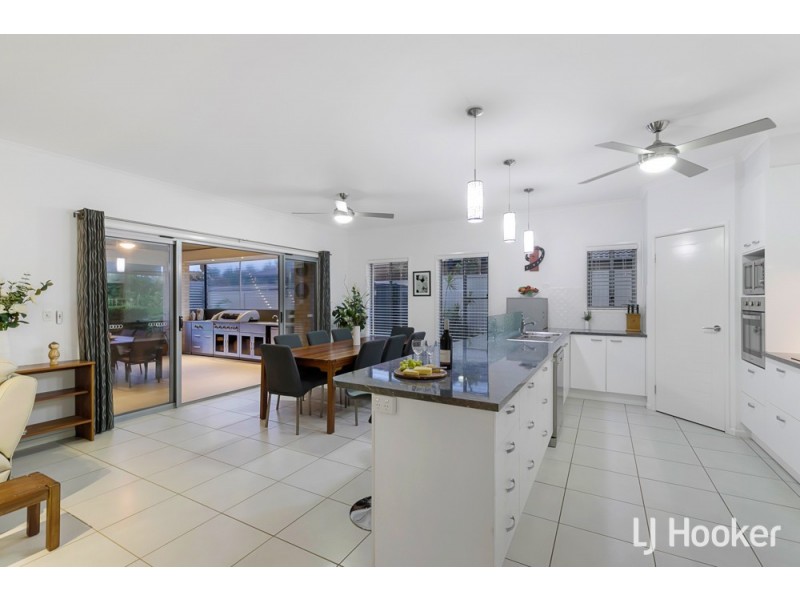 6 Irwin Place, Redland Bay QLD 4165