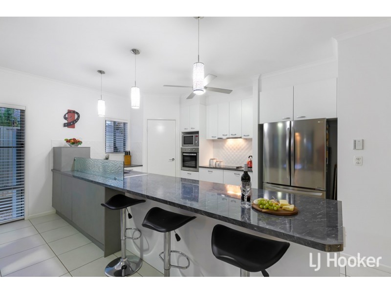 6 Irwin Place, Redland Bay QLD 4165