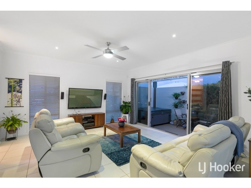 6 Irwin Place, Redland Bay QLD 4165