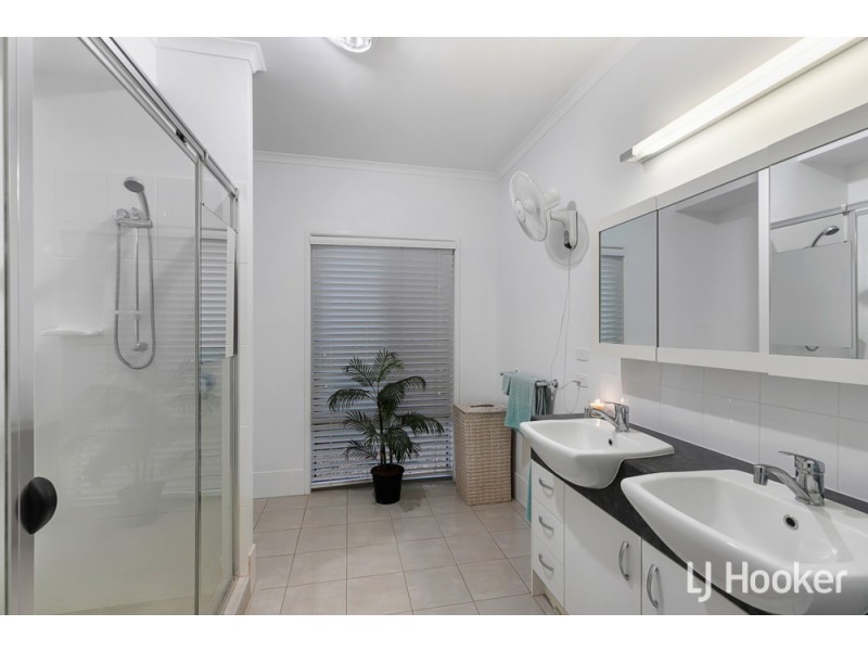 6 Irwin Place, Redland Bay QLD 4165