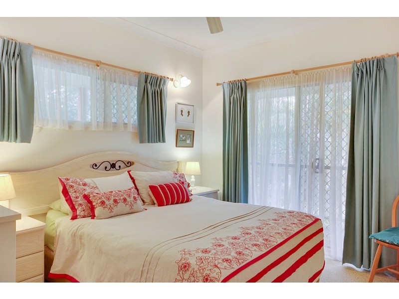 31-33 James Street, Coochiemudlo Island QLD 4184