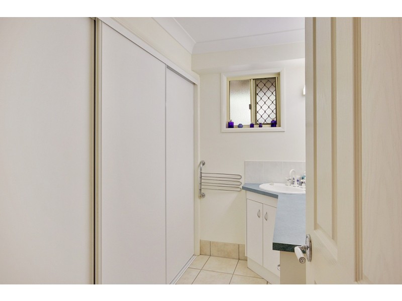 31-33 James Street, Coochiemudlo Island QLD 4184