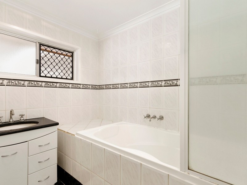 8 Marginalia Court, Cleveland QLD 4163