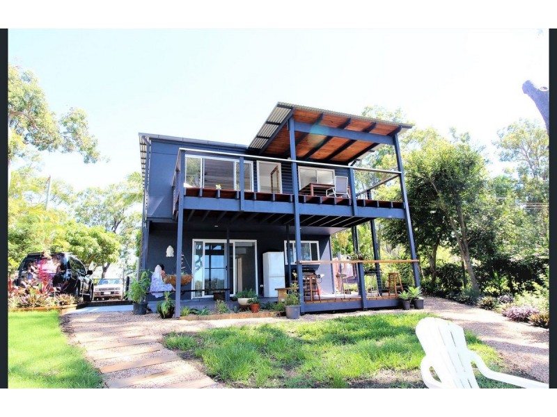 2 Waterside Drive, Macleay Island QLD 4184