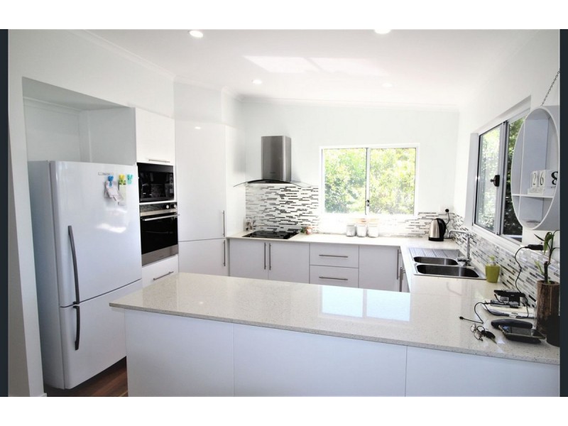 2 Waterside Drive, Macleay Island QLD 4184
