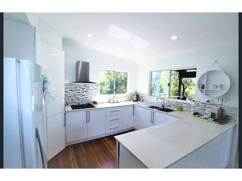 2 Waterside Drive, Macleay Island QLD 4184