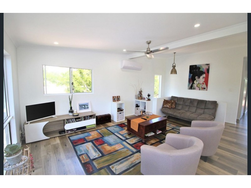 2 Waterside Drive, Macleay Island QLD 4184