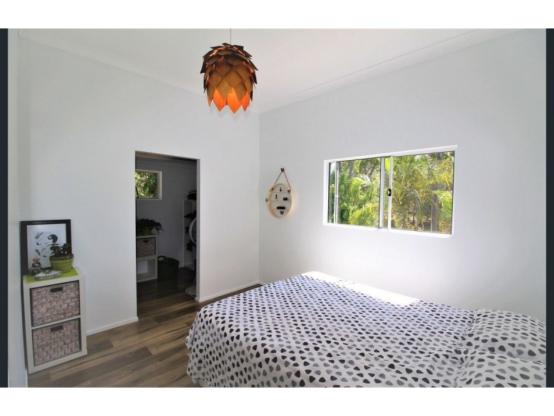2 Waterside Drive, Macleay Island QLD 4184