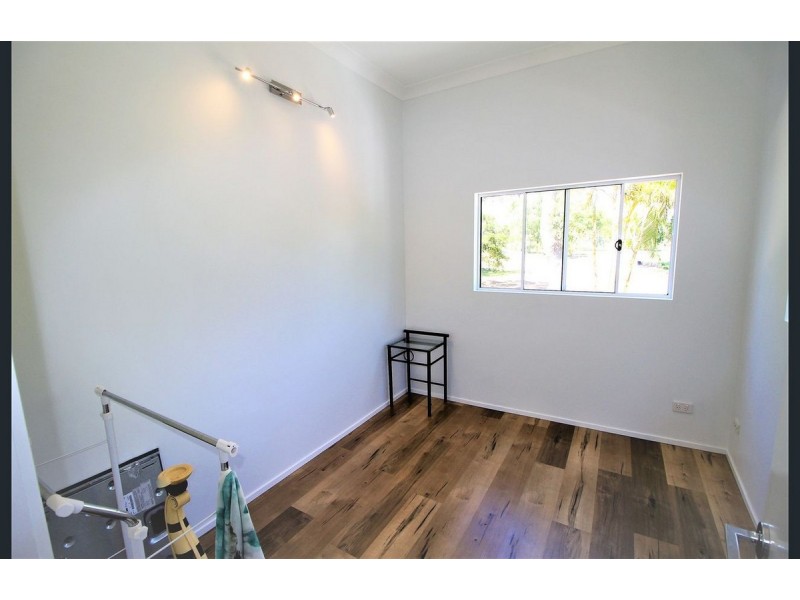 2 Waterside Drive, Macleay Island QLD 4184