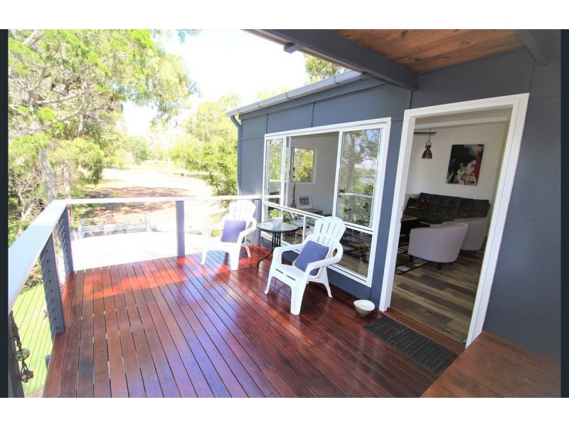 2 Waterside Drive, Macleay Island QLD 4184