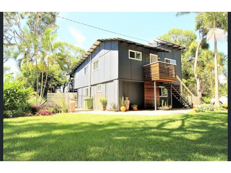 2 Waterside Drive, Macleay Island QLD 4184