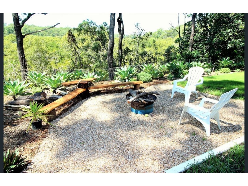2 Waterside Drive, Macleay Island QLD 4184