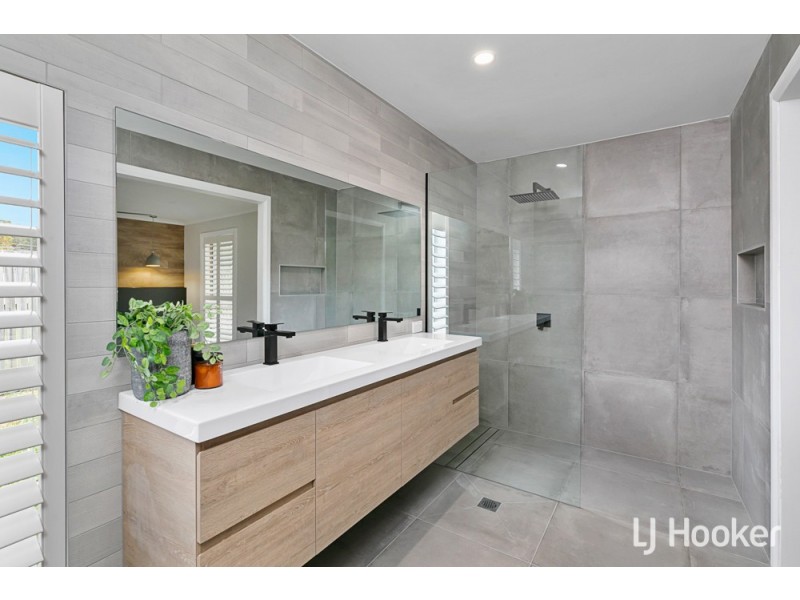 12 Riverton Drive, Wellington Point QLD 4160