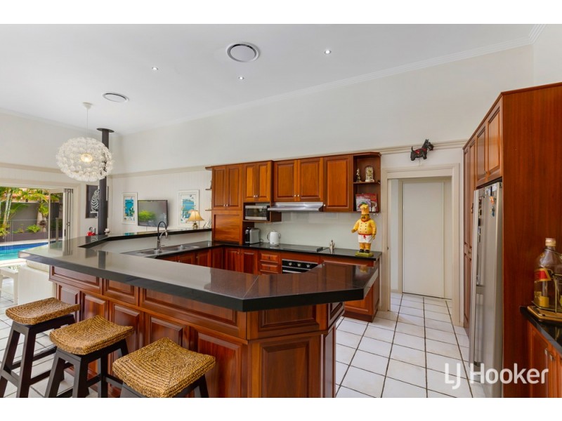 4 Carolyn Place, Redland Bay QLD 4165