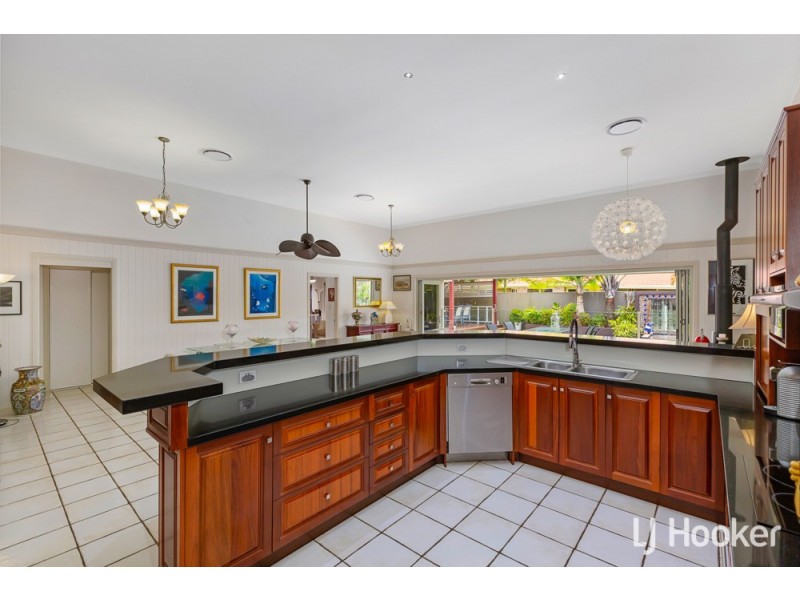 4 Carolyn Place, Redland Bay QLD 4165