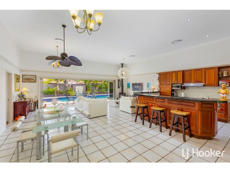 4 Carolyn Place, Redland Bay QLD 4165