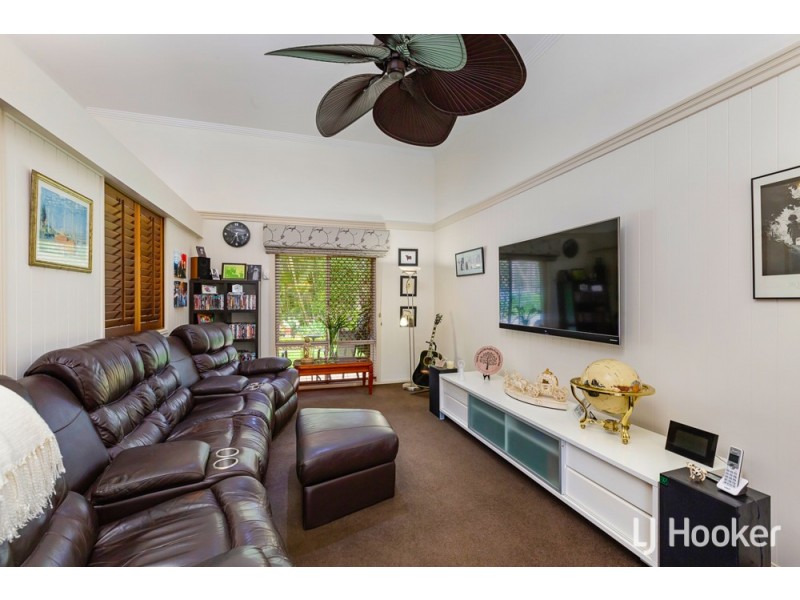4 Carolyn Place, Redland Bay QLD 4165