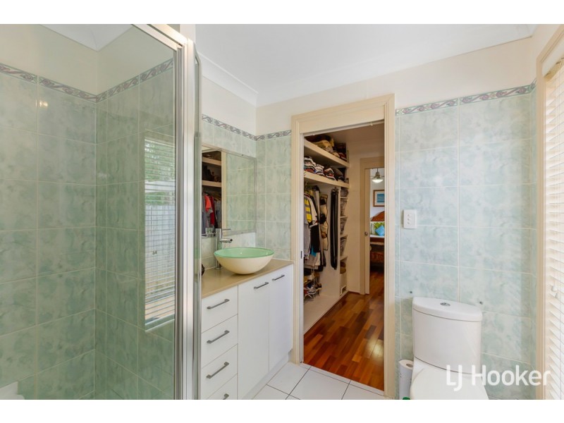 4 Carolyn Place, Redland Bay QLD 4165