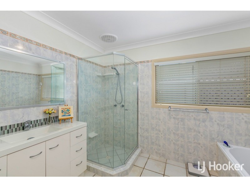 4 Carolyn Place, Redland Bay QLD 4165