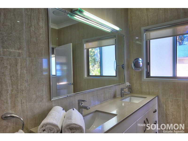21 Cliff Terrace, Macleay Island QLD 4184