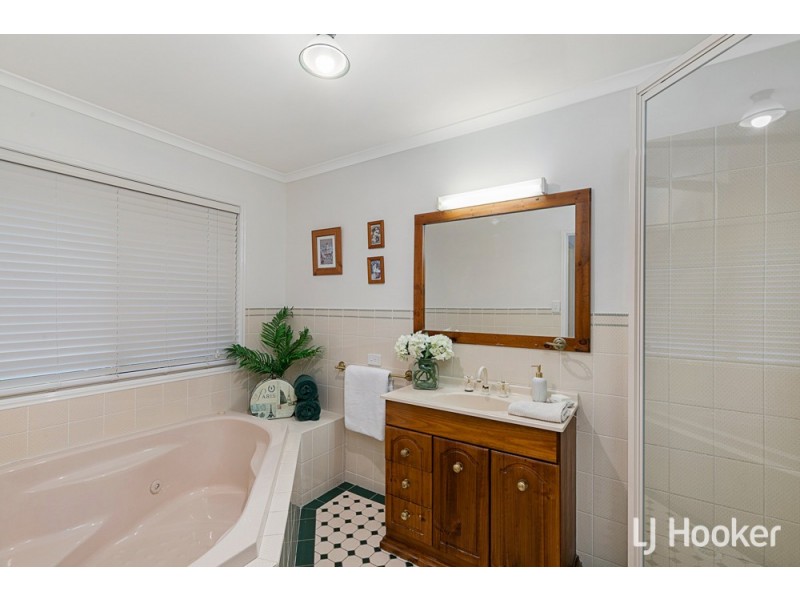 4 Sirocco Court, Ormiston QLD 4160