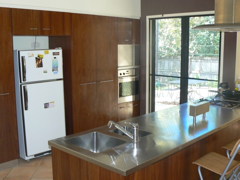 32 Little Shore Street, Cleveland QLD 4163