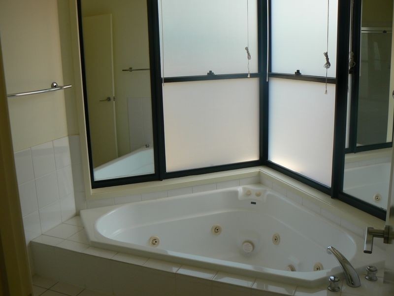 32 Little Shore Street, Cleveland QLD 4163