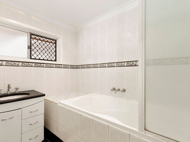 8 Marginalia Court, Cleveland QLD 4163