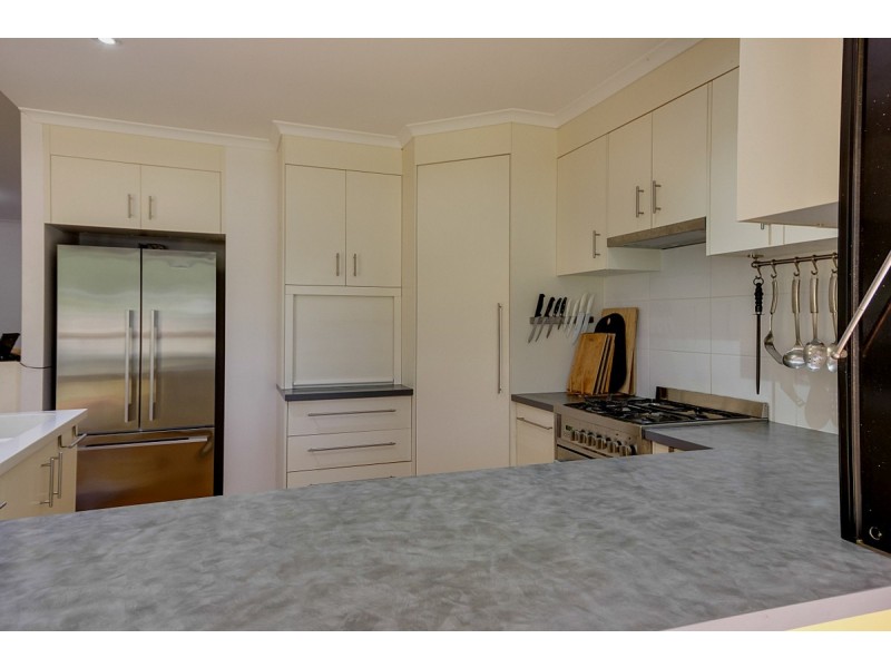 3 Helen Parade, Lamb Island QLD 4184