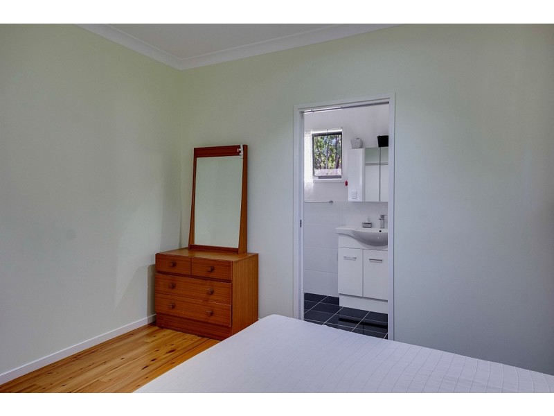 3 Helen Parade, Lamb Island QLD 4184